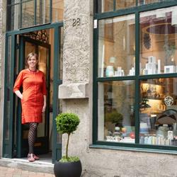 Dina Vejling - Dansk Kunsthåndværk i Odense (C) åbningstider