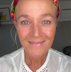 Vivi Schmidt, Asperup åbningstider