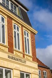 Marskhotellet, Højer åbningstider