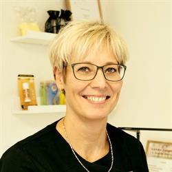 Karin Dinesen, lægeeksamineret fodplejer i Odense (Sv) åbningstider