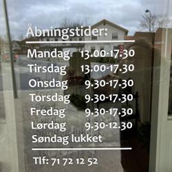 Moneh Blomster, Gram åbningstider