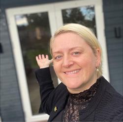 I Gode Hænder, Ølstykke åbningstider