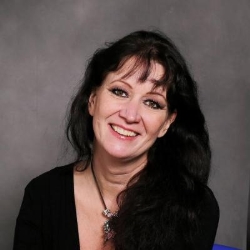 Fotograf Joanna Holmen, Holbæk åbningstider