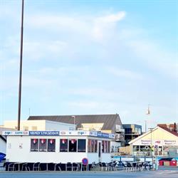 Havnens Pølsevogn, Hvide Sande åbningstider