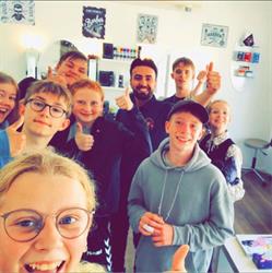 Frisør Kohdar, Tarm åbningstider