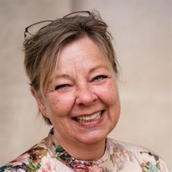 Helen Hansen, Karlslunde åbningstider