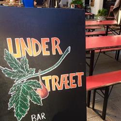 Under Træet, København åbningstider