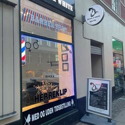 Black & White Barbershop i København (København V) åbningstider