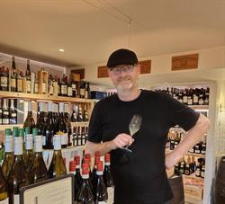 Grand Vinhandel Vinoble Holbæk, åbningstider